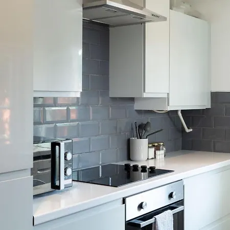 Stylish & Spacious City Centre 3-Bedroom Townhouse - Sleeps 6 Кэнтербари Экстерьер фото