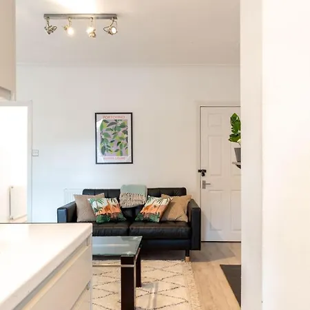Stylish & Spacious City Centre 3-Bedroom Townhouse - Sleeps 6 Кэнтербари Экстерьер фото
