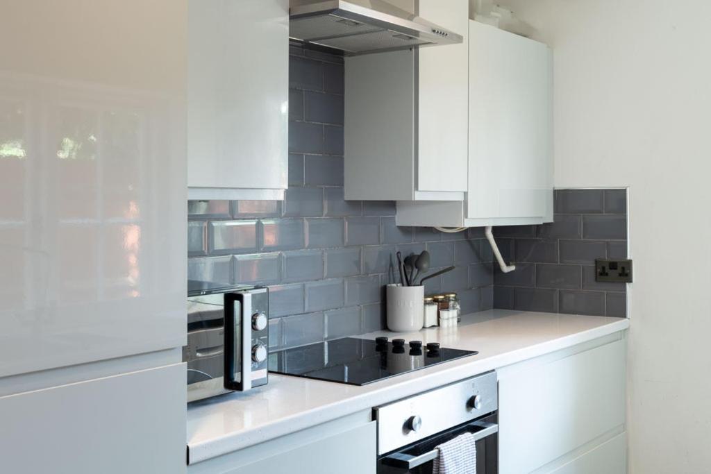 Stylish & Spacious Centre 3-bedroom Townhouse - Sleeps 6 * Canterbury