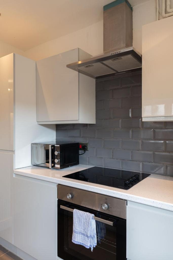Stylish & Spacious Centre 3-bedroom Townhouse - Sleeps 6 * Canterbury