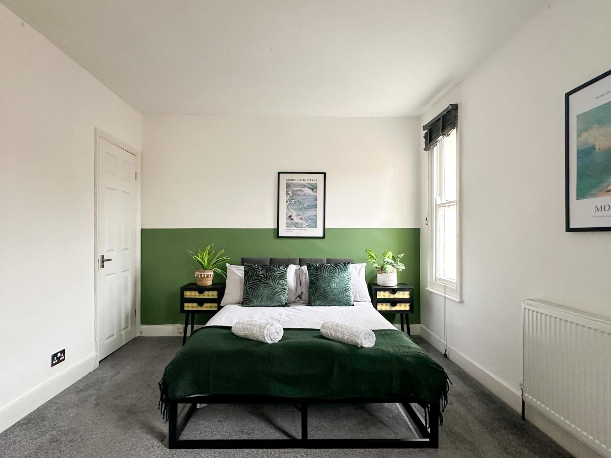 Holiday home Stylish & Spacious Centre 3-bedroom Townhouse - Sleeps 6 *