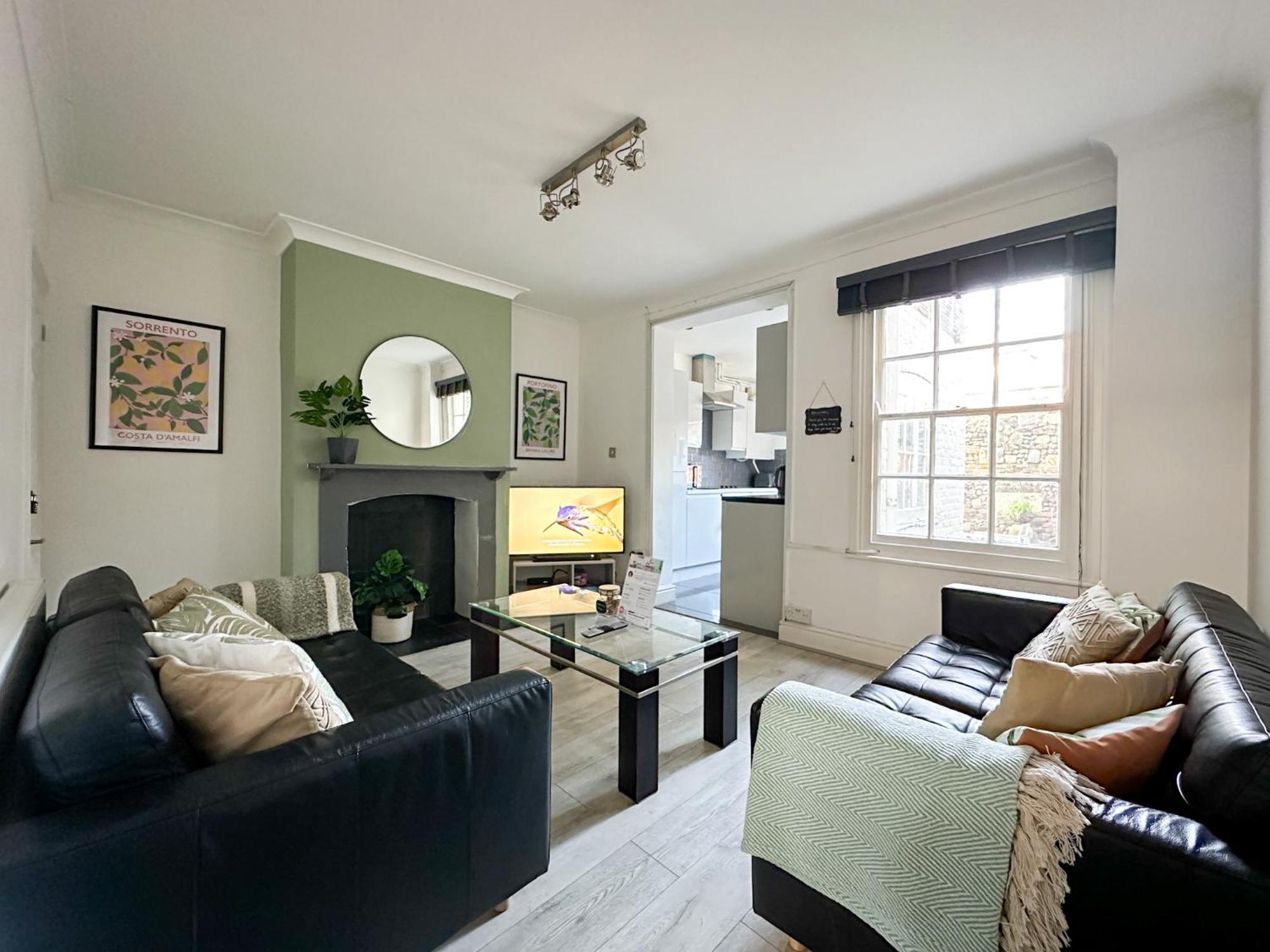 Holiday home Stylish & Spacious Centre 3-bedroom Townhouse - Sleeps 6