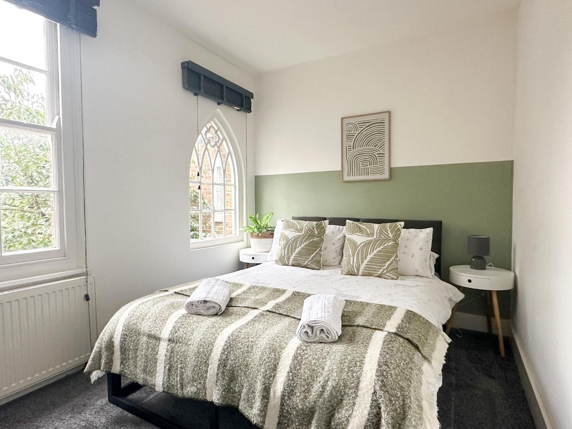 Stylish & Spacious Centre 3-bedroom Townhouse - Sleeps 6 * Canterbury